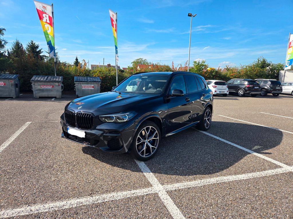BMW X5 2023 г. Чёрный, пробег 48000 км