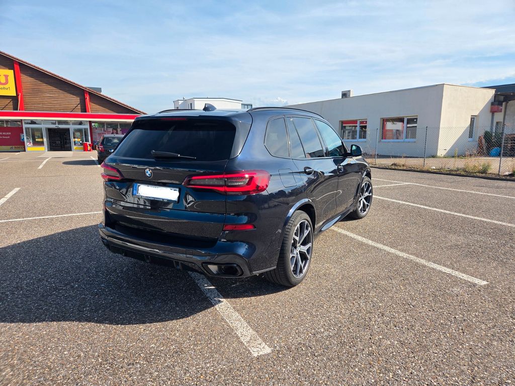 BMW X5 2023 г. Чёрный, пробег 48000 км
