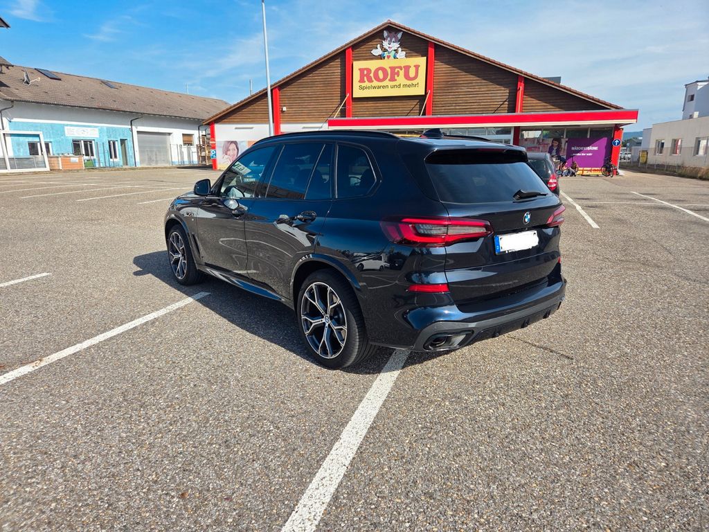 BMW X5 2023 г. Чёрный, пробег 48000 км