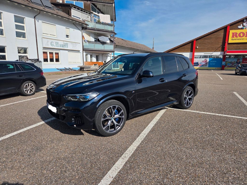 BMW X5 2023 г. Чёрный, пробег 48000 км