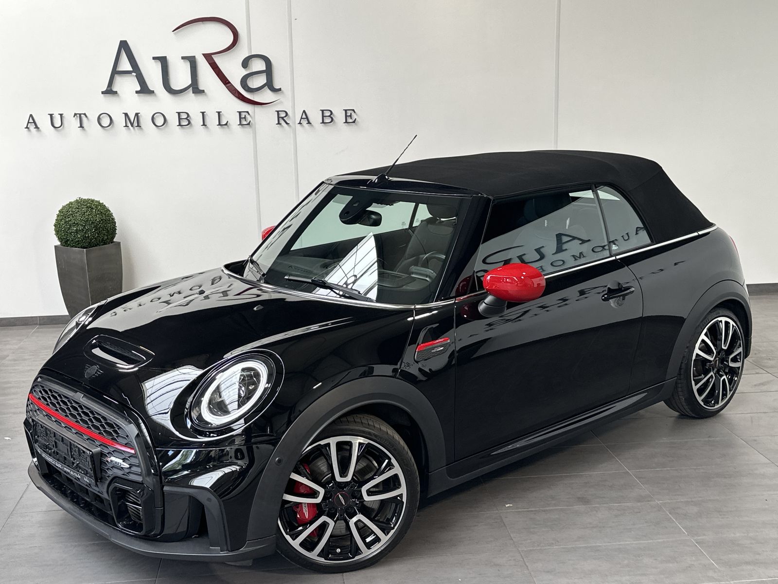 Mini JOHN COOPER WORKS CABRIO 2022 г. Чёрный, пробег 34750 км