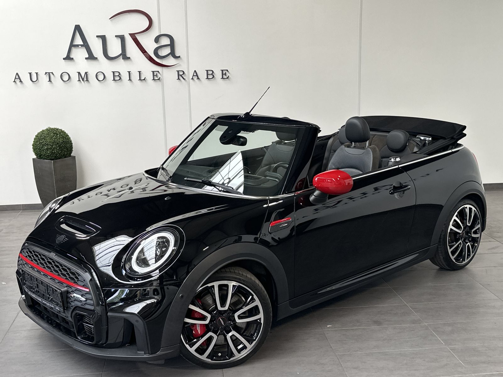 Mini JOHN COOPER WORKS CABRIO 2022 г. Чёрный, пробег 34750 км