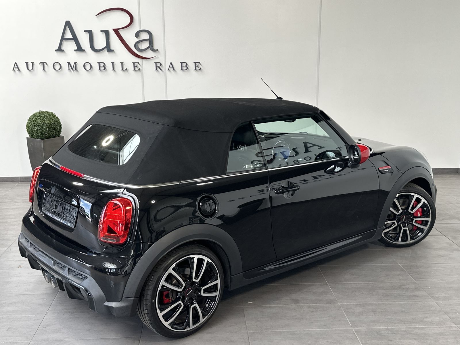 Mini JOHN COOPER WORKS CABRIO 2022 г. Чёрный, пробег 34750 км