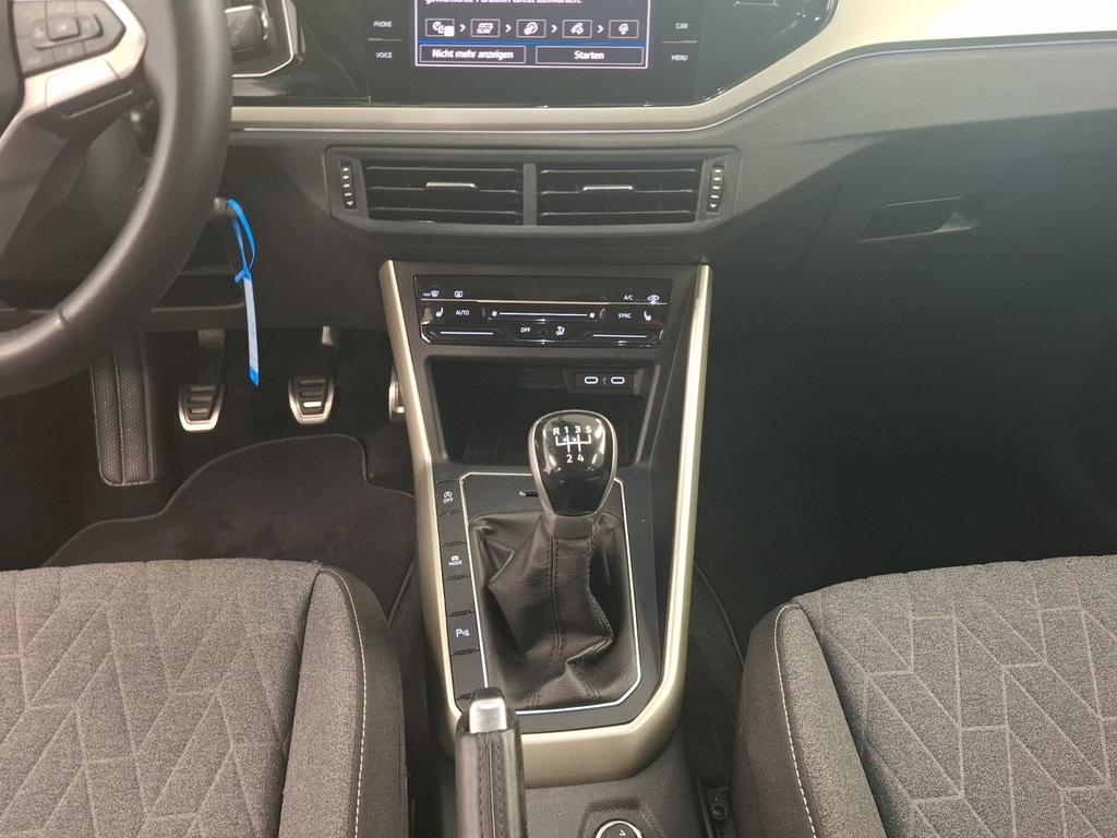 Volkswagen Polo 2023 г. Белый, пробег 43021 км