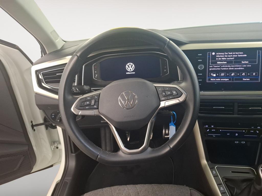 Volkswagen Polo 2023 г. Белый, пробег 43021 км