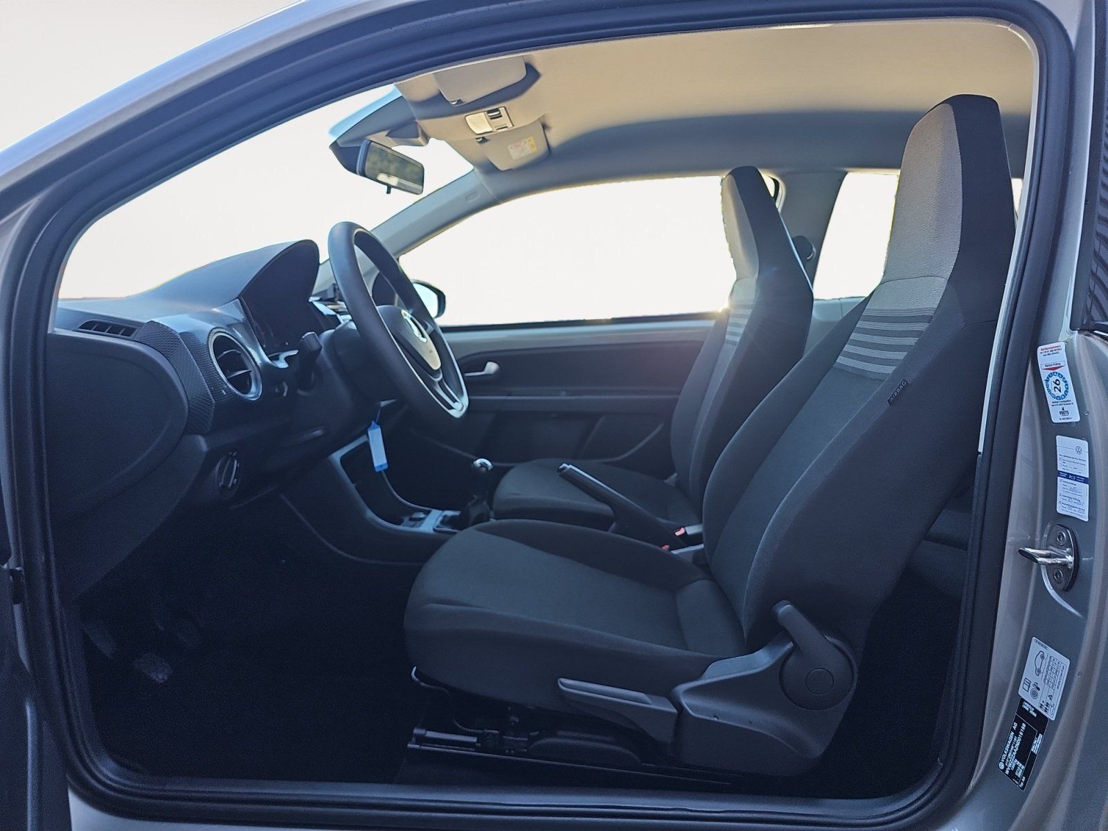 Volkswagen up! 2022 г. Серебристый, пробег 40705 км