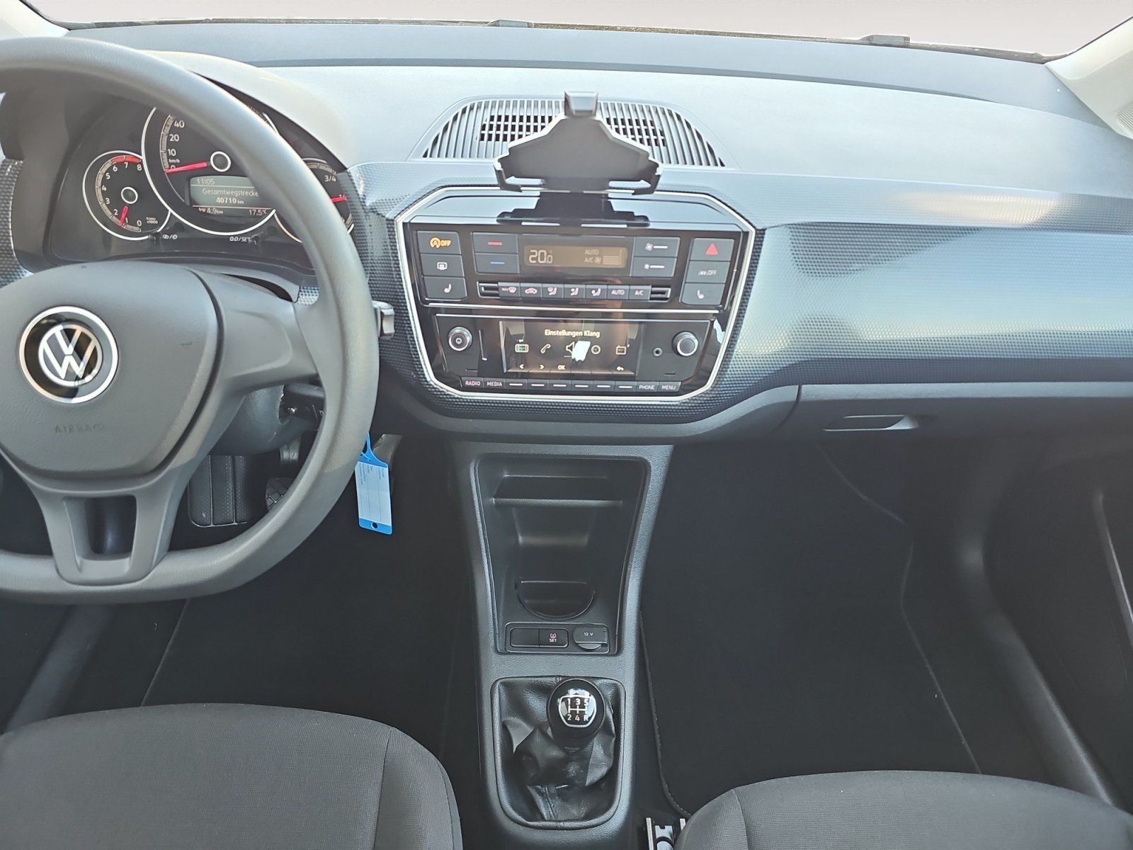 Volkswagen up! 2022 г. Серебристый, пробег 40705 км