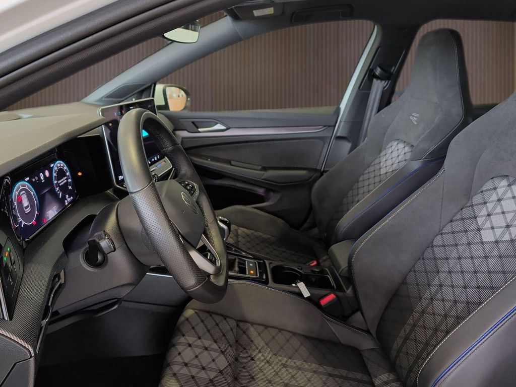 Volkswagen Golf 2025 г. Белый, пробег 40899 км