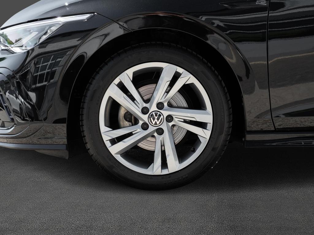 Volkswagen Golf 2024 г. Чёрный, пробег 18764 км
