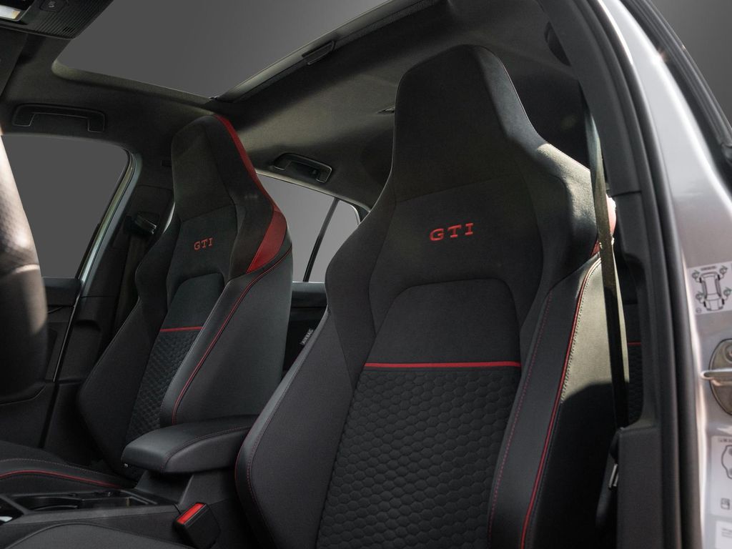 Volkswagen Golf 2023 г. Серебристый, пробег 40000 км