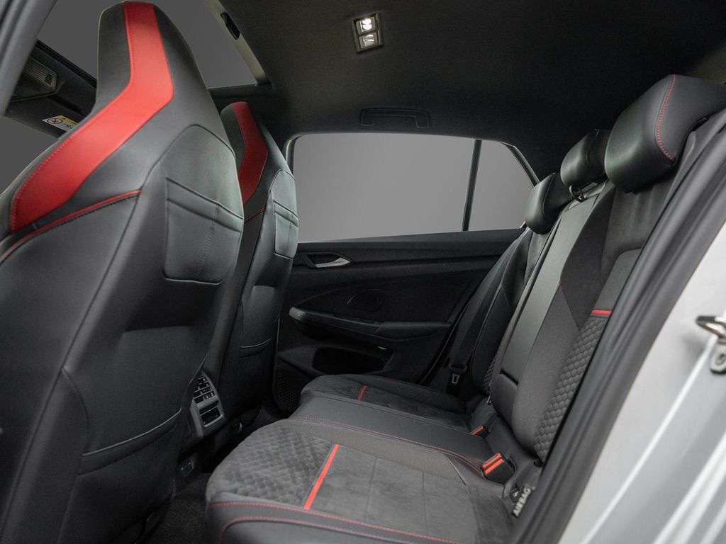 Volkswagen Golf 2023 г. Серебристый, пробег 40000 км