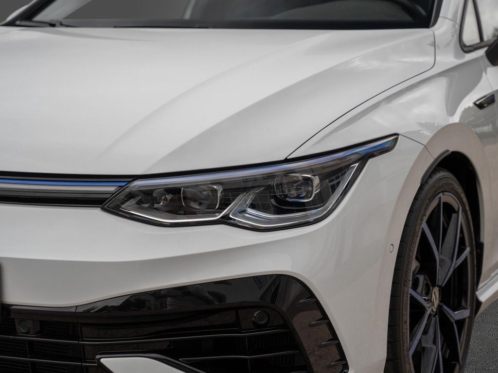 Volkswagen Golf 2023 г. Белый, пробег 17396 км