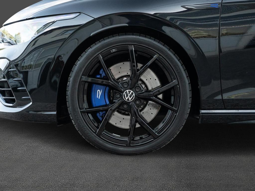 Volkswagen Golf 2023 г. Чёрный, пробег 40000 км