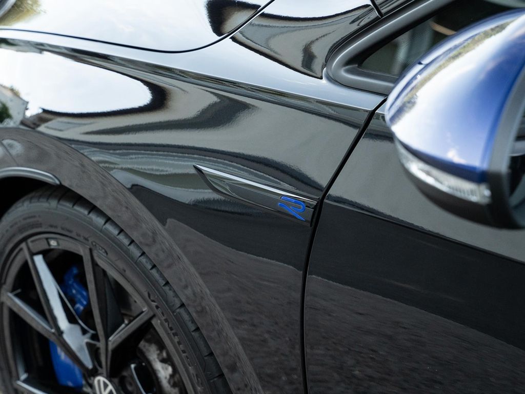 Volkswagen Golf 2023 г. Чёрный, пробег 40000 км