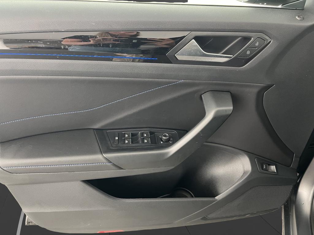 Volkswagen T-Roc 2025 г. Серый, пробег 9971 км