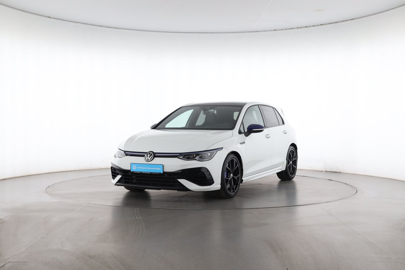 Volkswagen Golf 2023 г. Белый, пробег 52858 км