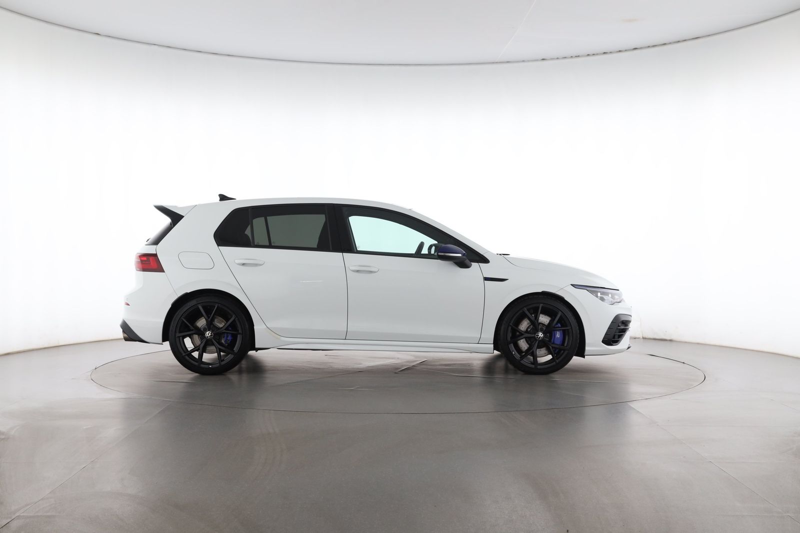 Volkswagen Golf 2023 г. Белый, пробег 52858 км