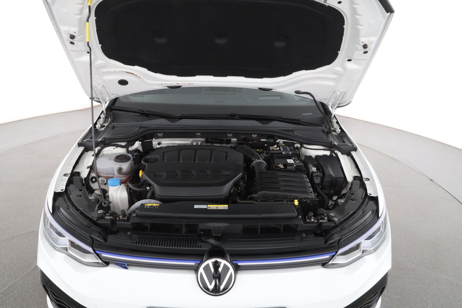 Volkswagen Golf 2023 г. Белый, пробег 52858 км