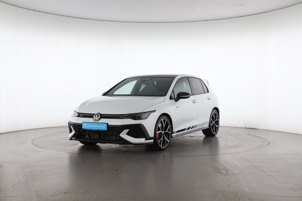 Volkswagen Golf 2026 г. Белый, пробег 4434 км
