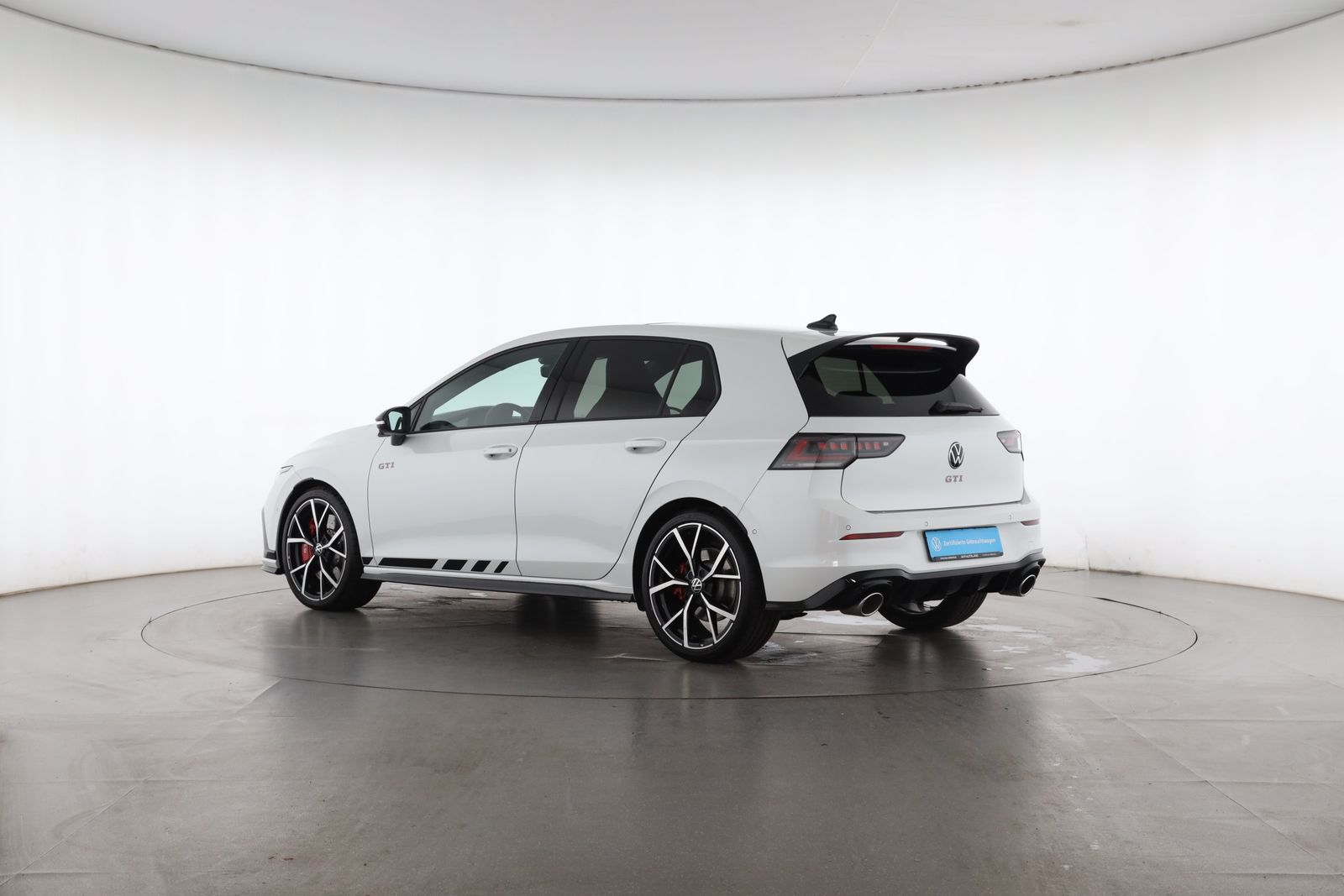 Volkswagen Golf 2026 г. Белый, пробег 4434 км