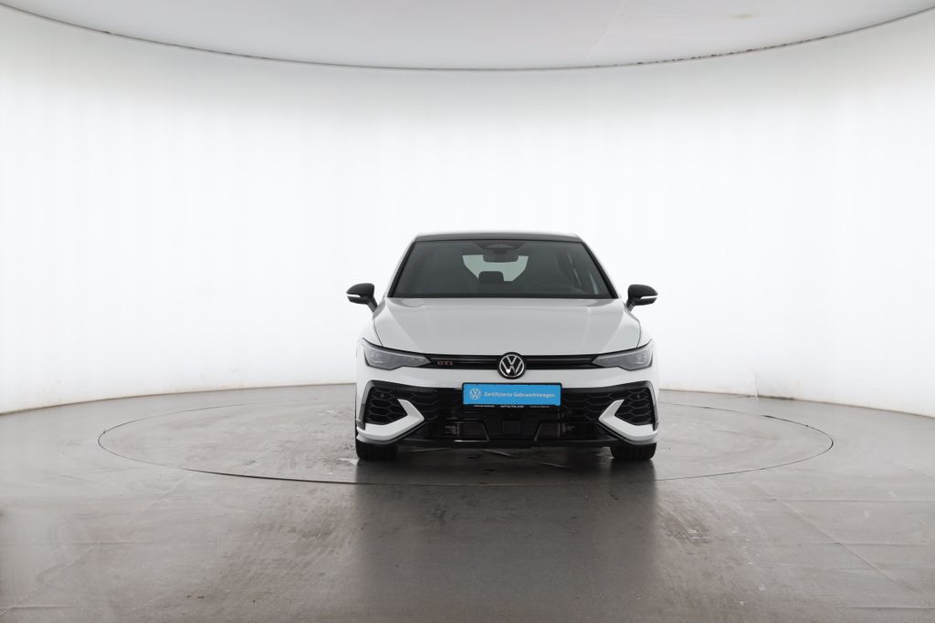 Volkswagen Golf 2026 г. Белый, пробег 4434 км
