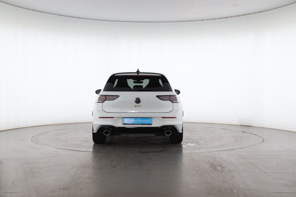 Volkswagen Golf 2026 г. Белый, пробег 4434 км