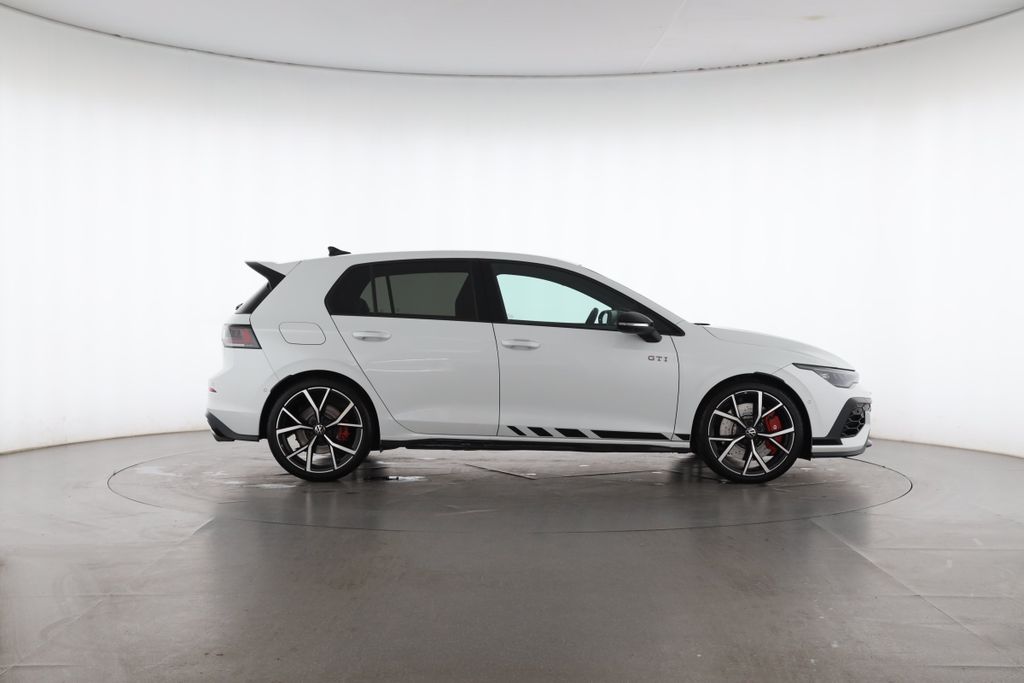 Volkswagen Golf 2026 г. Белый, пробег 4434 км