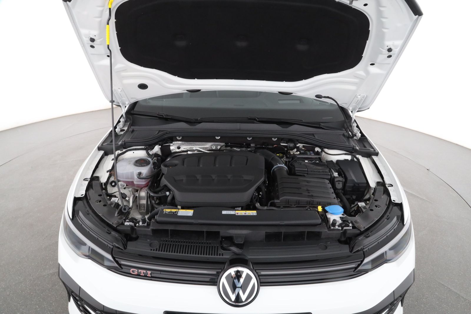 Volkswagen Golf 2026 г. Белый, пробег 4434 км