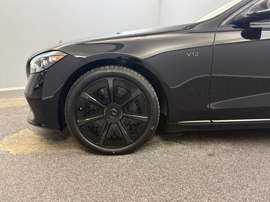 Mercedes-Benz S 680 2025 г. Чёрный, пробег 4123 км