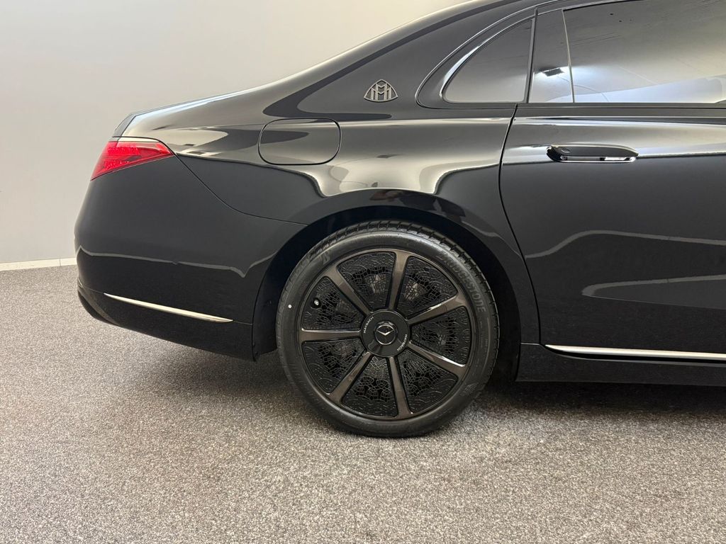 Mercedes-Benz S 680 2025 г. Чёрный, пробег 4123 км