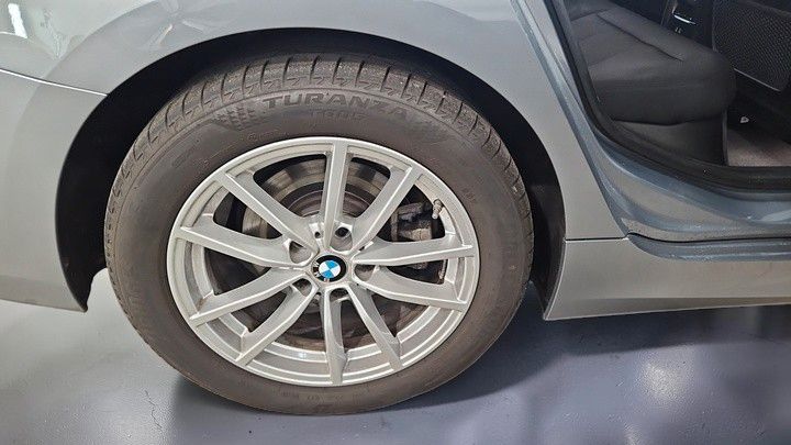 BMW 320 2023 г. Серый, пробег 28000 км