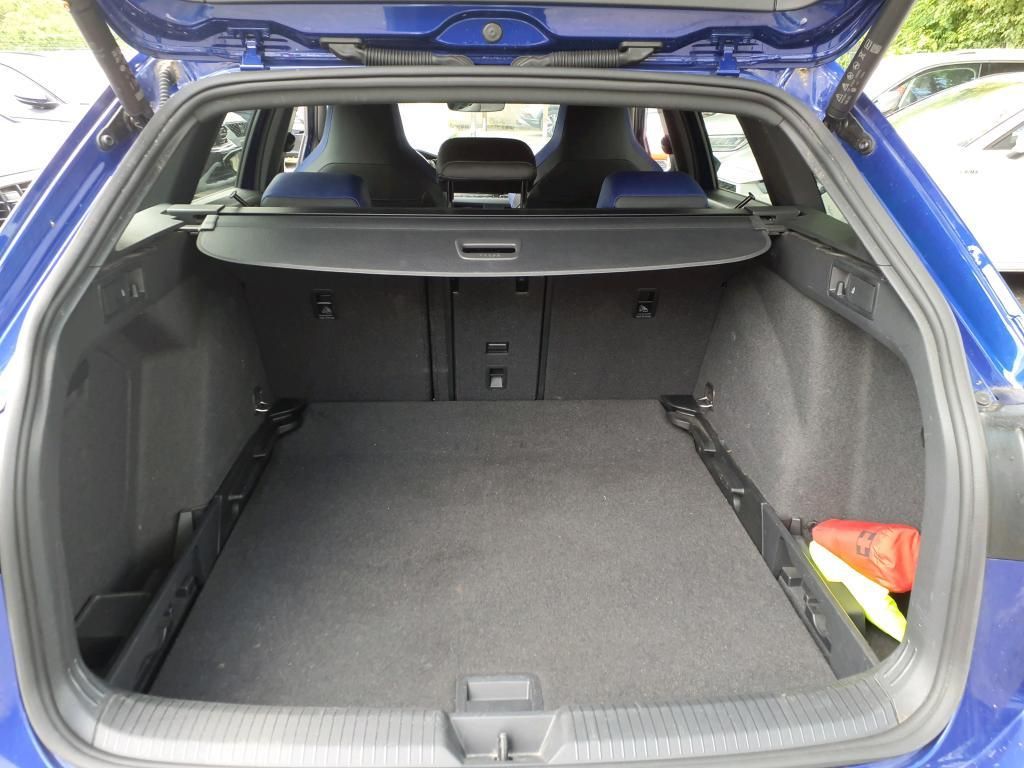 Volkswagen Golf 2023 г. Синий, пробег 25022 км