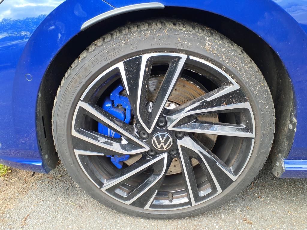 Volkswagen Golf 2023 г. Синий, пробег 25022 км
