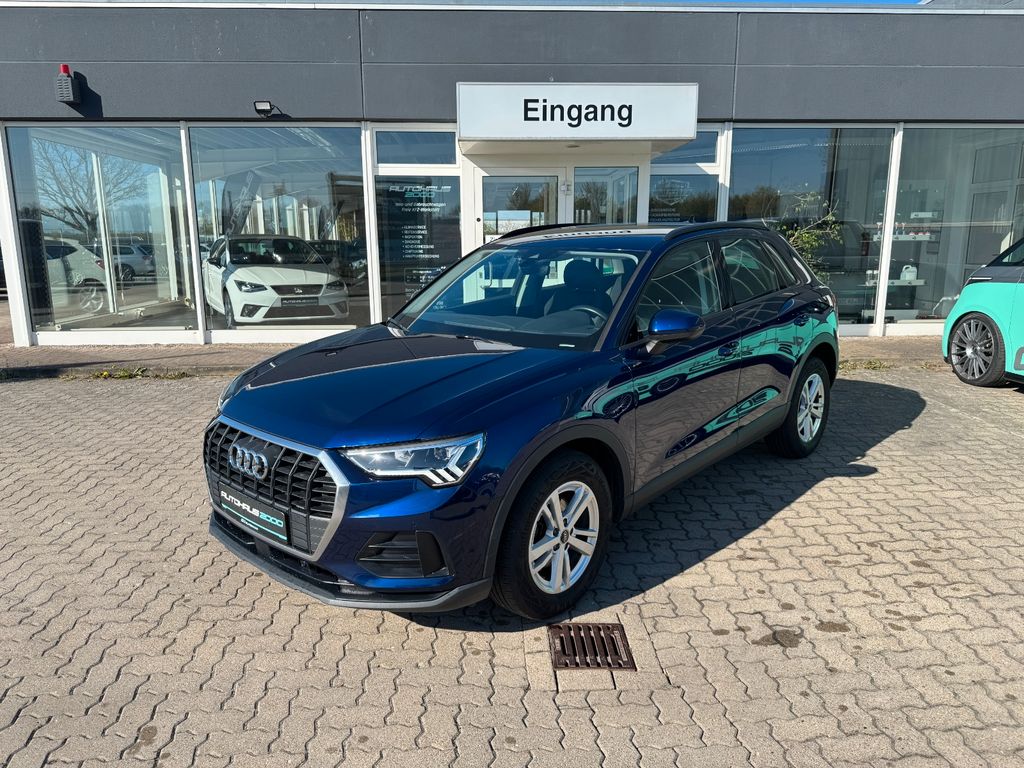Audi Q3 2023 г. Синий, пробег 49185 км