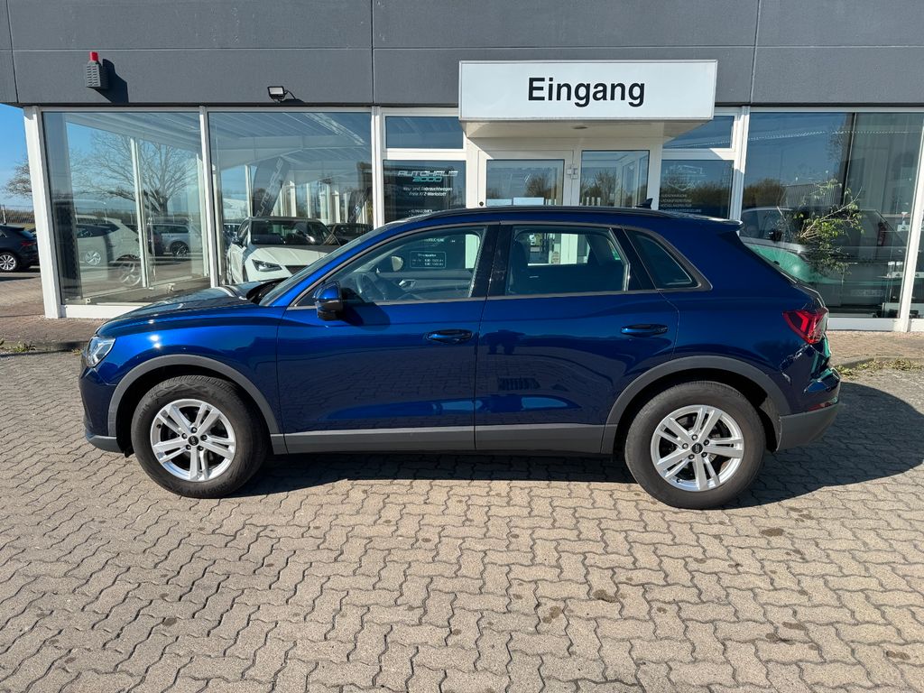 Audi Q3 2023 г. Синий, пробег 49185 км