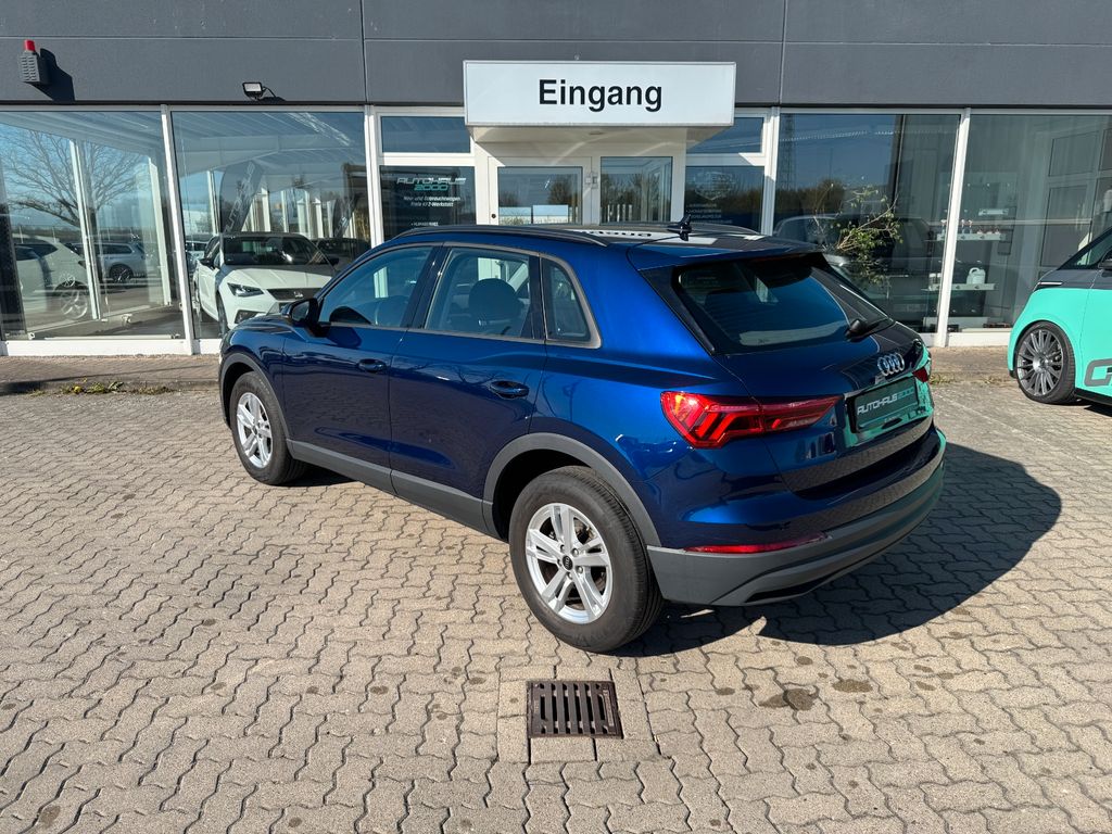 Audi Q3 2023 г. Синий, пробег 49185 км