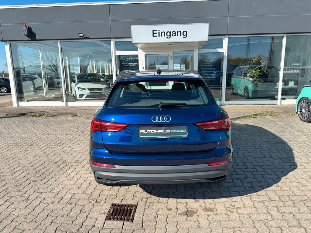Audi Q3 2023 г. Синий, пробег 49185 км