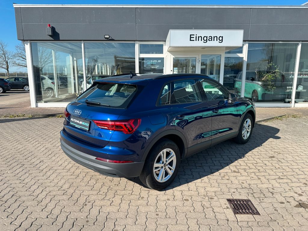 Audi Q3 2023 г. Синий, пробег 49185 км