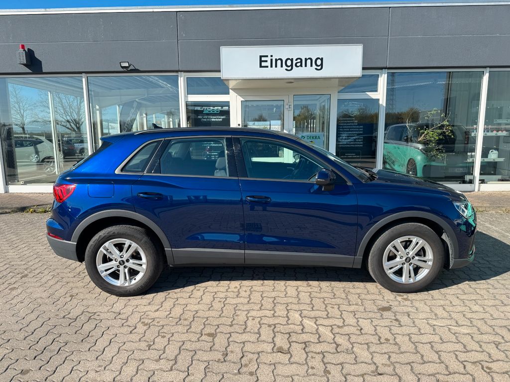 Audi Q3 2023 г. Синий, пробег 49185 км