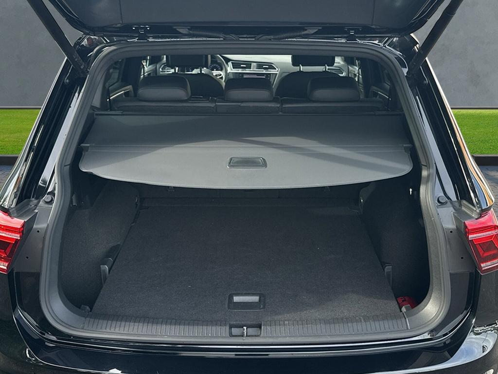 Volkswagen TIGUAN ALLSPACE 2022 г. Чёрный, пробег 43417 км