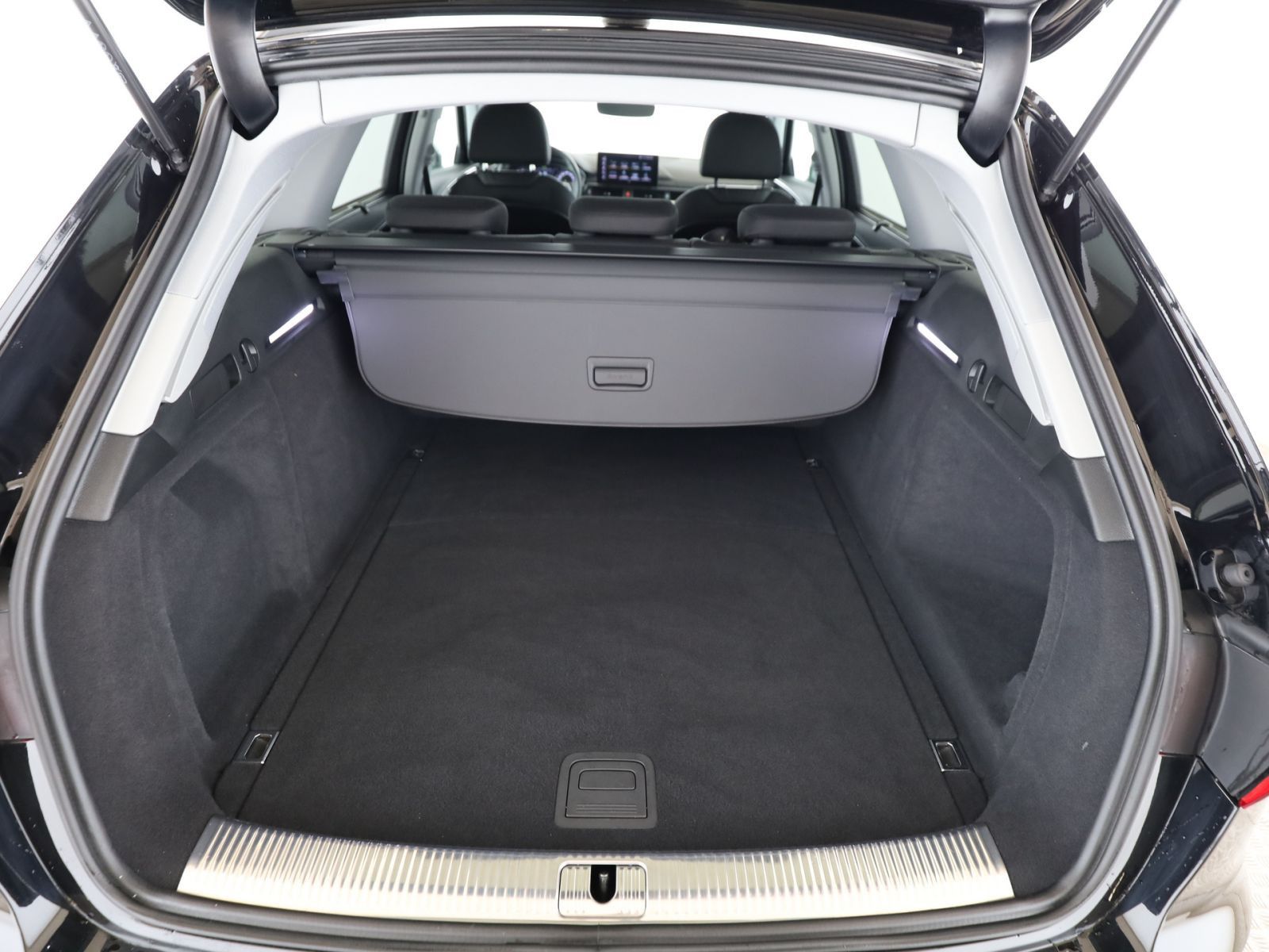 Audi A4 2023 г. Чёрный, пробег 41915 км
