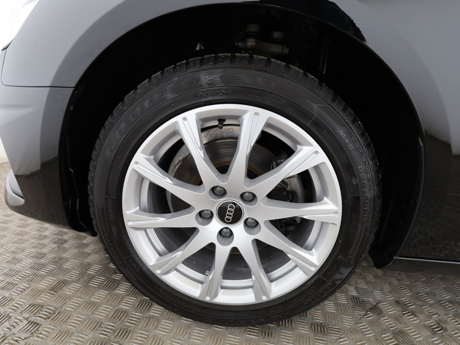 Audi A4 2023 г. Чёрный, пробег 41915 км
