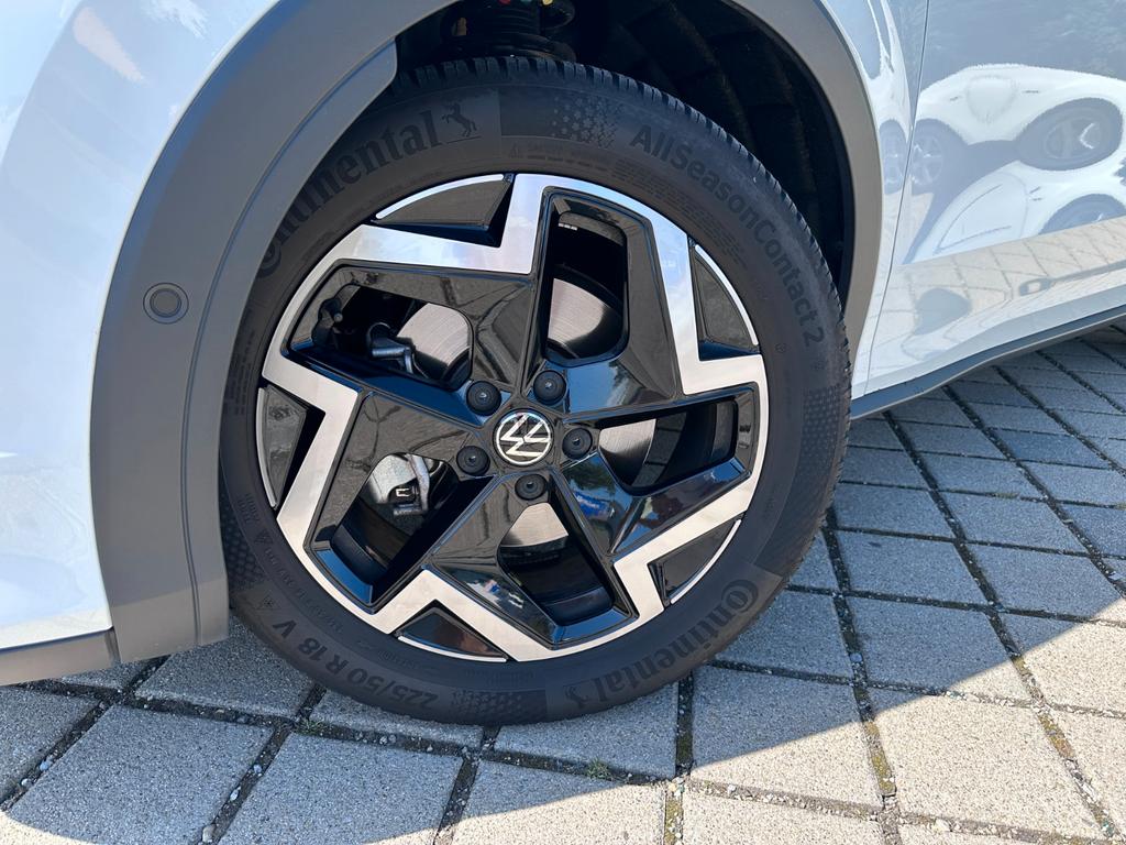 Volkswagen T-Roc 2023 г. Белый, пробег 25000 км