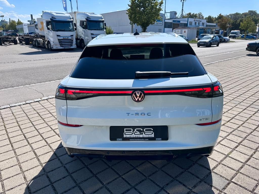 Volkswagen T-Roc 2023 г. Белый, пробег 25000 км