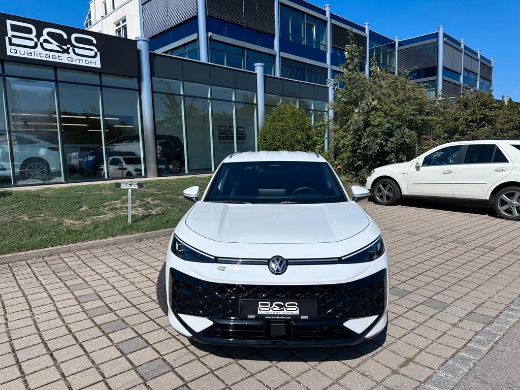 Volkswagen T-Roc 2023 г. Белый, пробег 25000 км