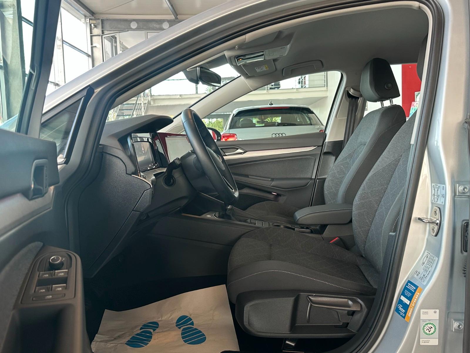 Volkswagen Golf 2023 г. Серебристый, пробег 42455 км