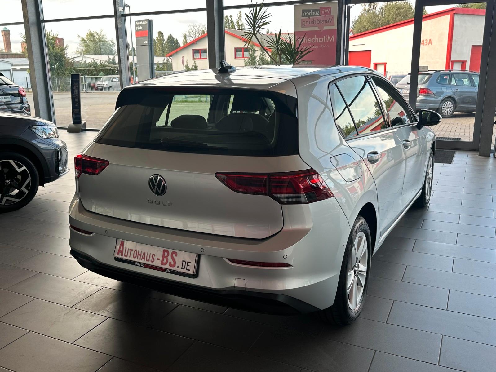 Volkswagen Golf 2023 г. Серебристый, пробег 42455 км