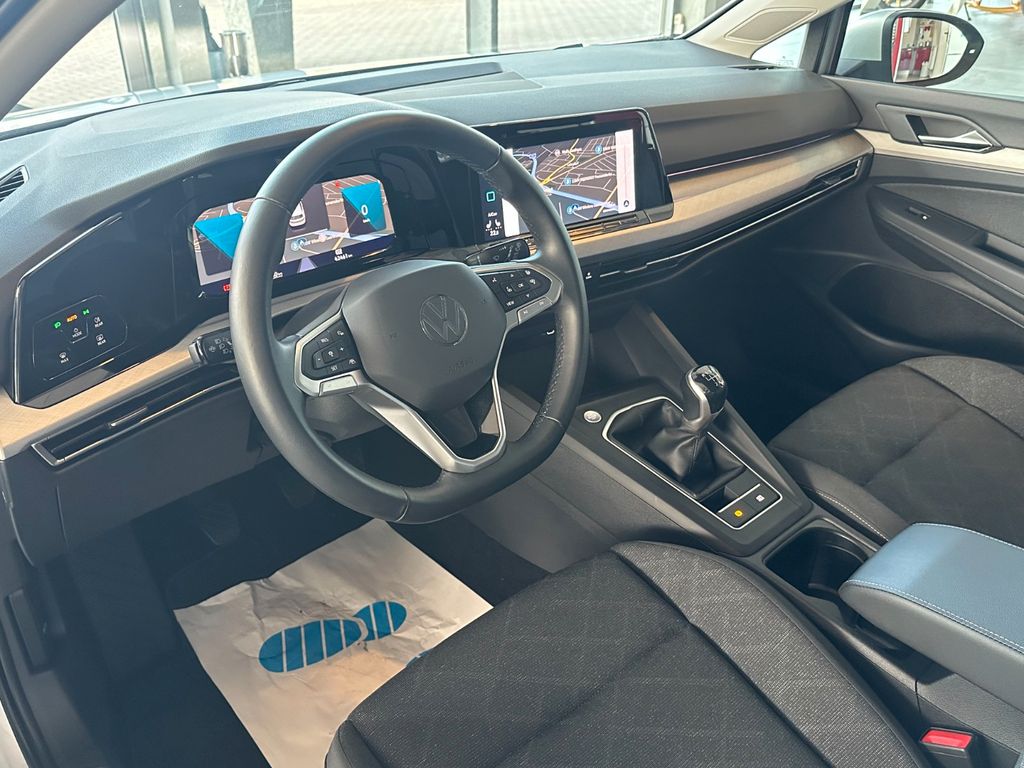 Volkswagen Golf 2023 г. Серебристый, пробег 42455 км