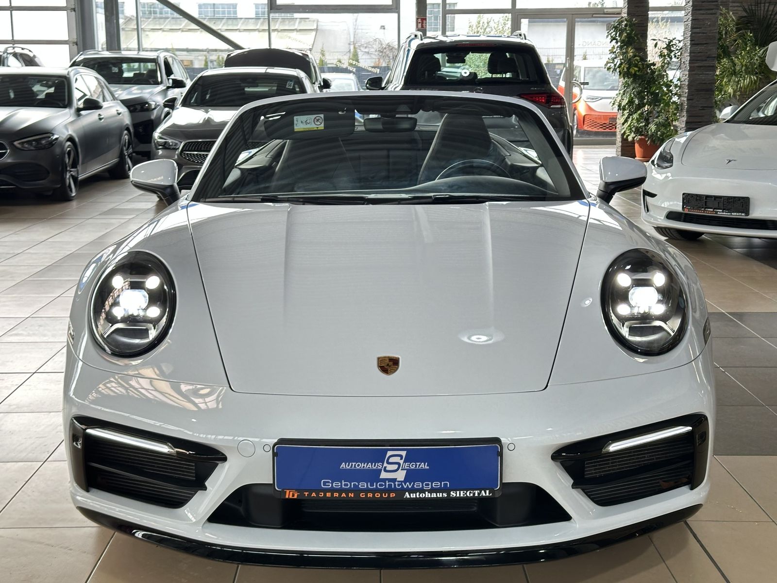 Porsche 992 2021 г. Белый, пробег 23656 км
