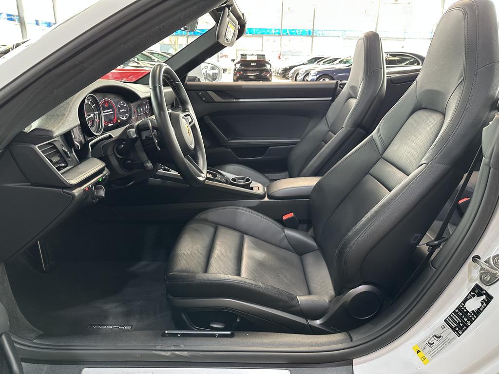 Porsche 992 2021 г. Белый, пробег 23656 км